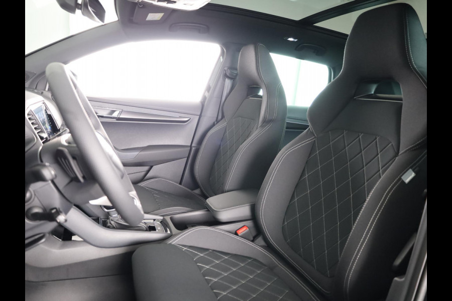 Škoda Karoq Sportline Business 1.5 TSI 150 pk 7 versn. DSG | Panoramadak | Travel Assist plus | Trekhaak wegklapbaar | Elektrische achterklep