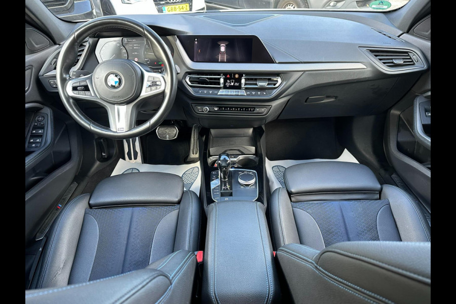 BMW 1-serie 118i High Executive l M-PAKKET l SFEERVERLICHTING