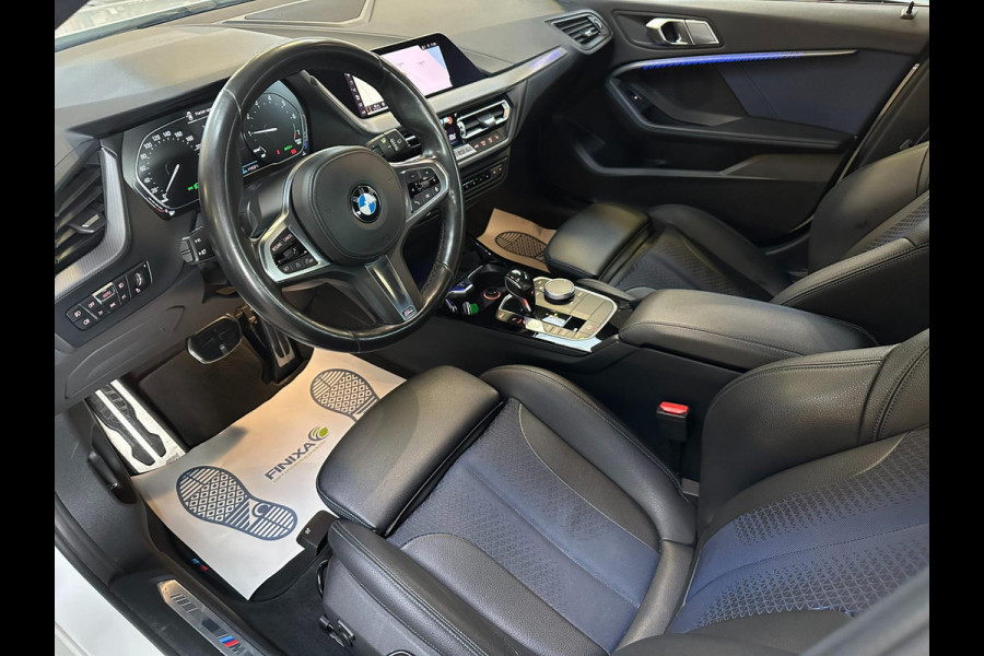 BMW 1-serie 118i High Executive l M-PAKKET l SFEERVERLICHTING