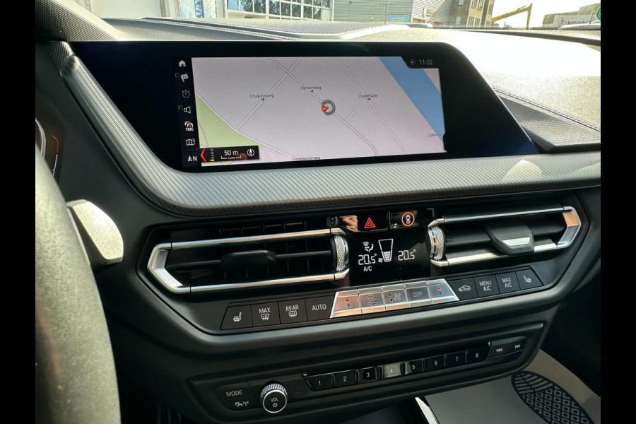 BMW 1-serie 118i High Executive l M-PAKKET l SFEERVERLICHTING