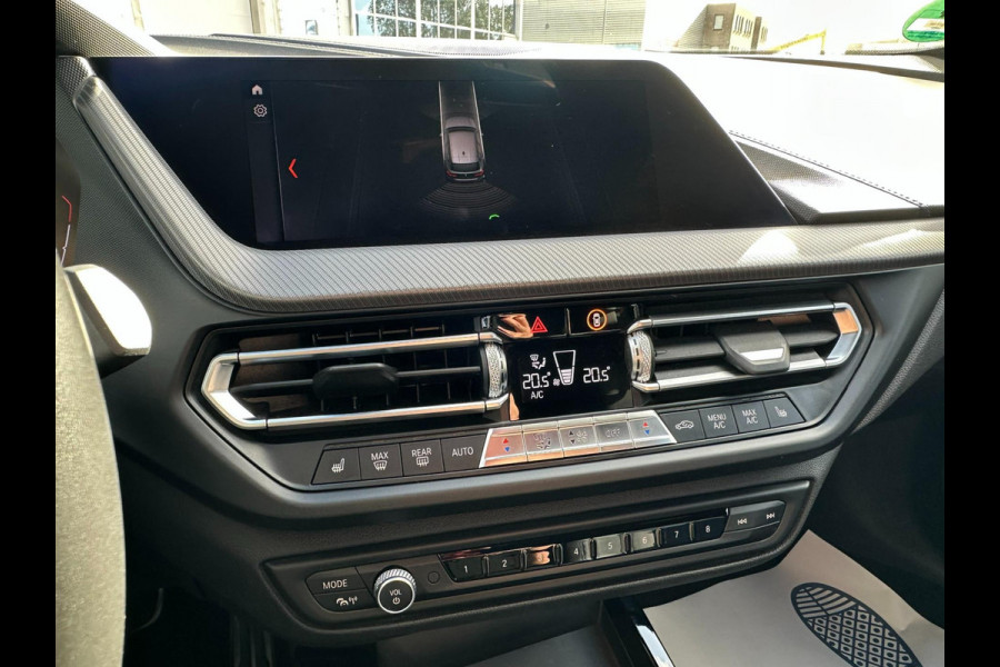 BMW 1-serie 118i High Executive l M-PAKKET l SFEERVERLICHTING