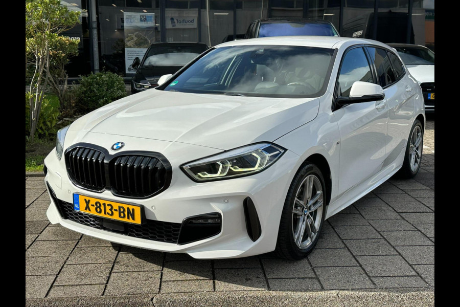 BMW 1-serie 118i High Executive l M-PAKKET l SFEERVERLICHTING