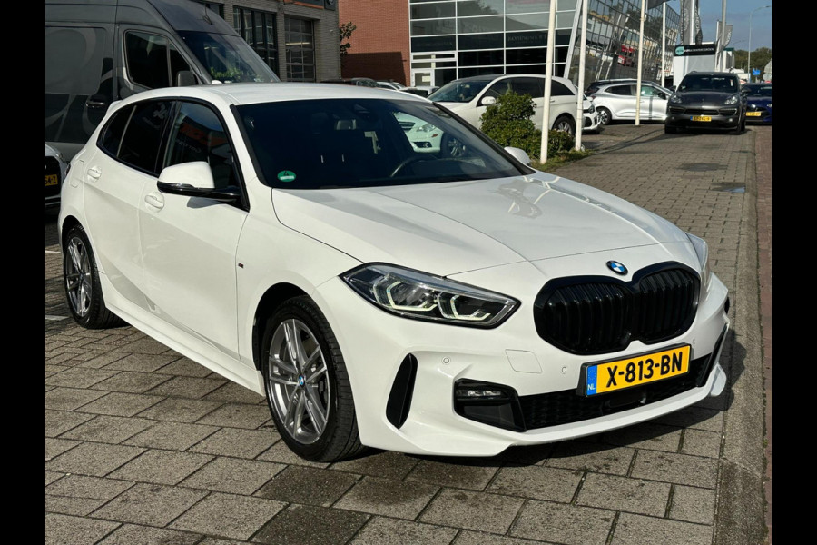 BMW 1-serie 118i High Executive l M-PAKKET l SFEERVERLICHTING