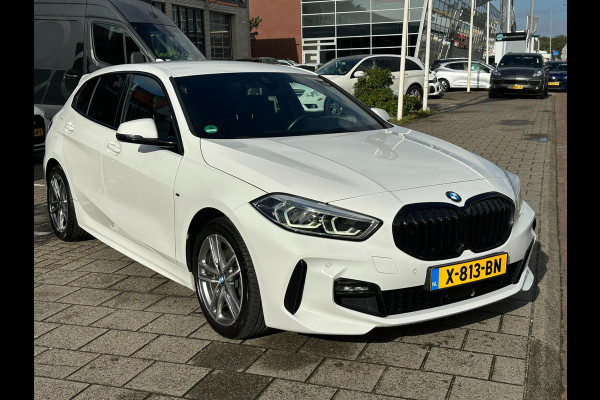 BMW 1-serie 118i High Executive l M-PAKKET l SFEERVERLICHTING
