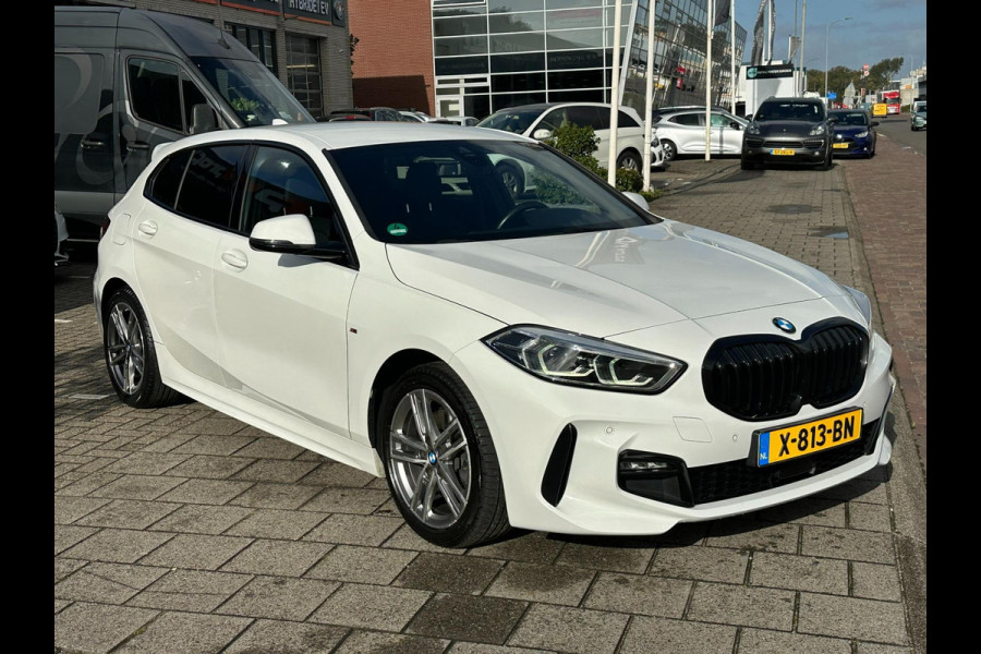 BMW 1-serie 118i High Executive l M-PAKKET l SFEERVERLICHTING
