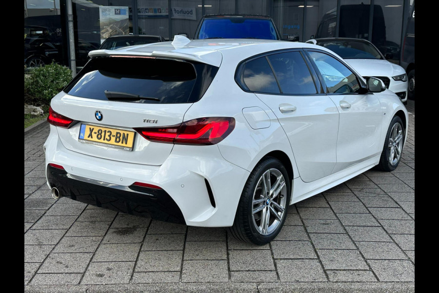 BMW 1-serie 118i High Executive l M-PAKKET l SFEERVERLICHTING