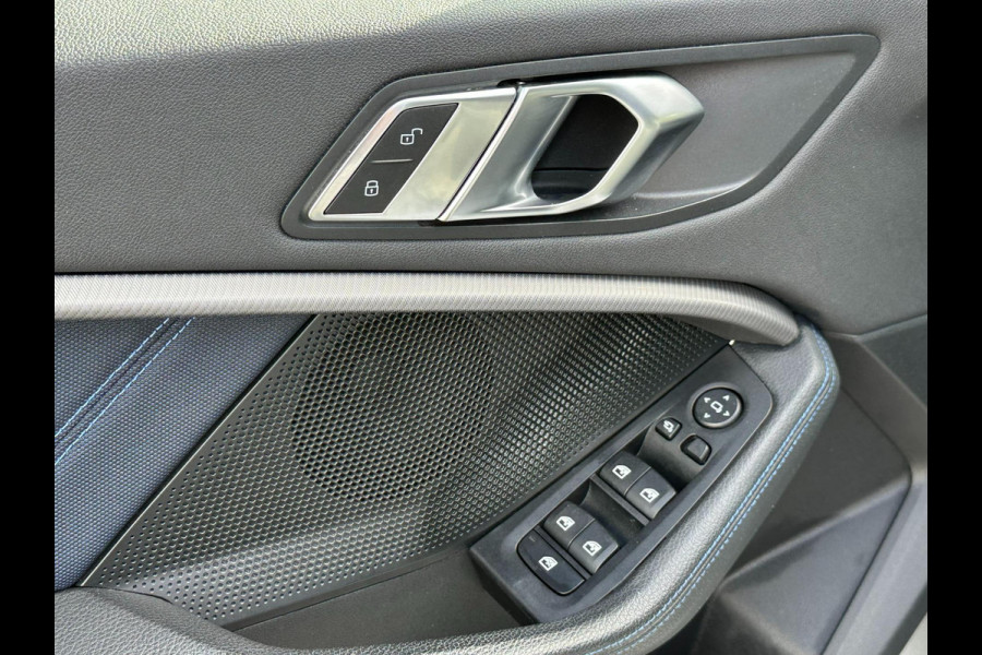 BMW 1-serie 118i High Executive l M-PAKKET l SFEERVERLICHTING