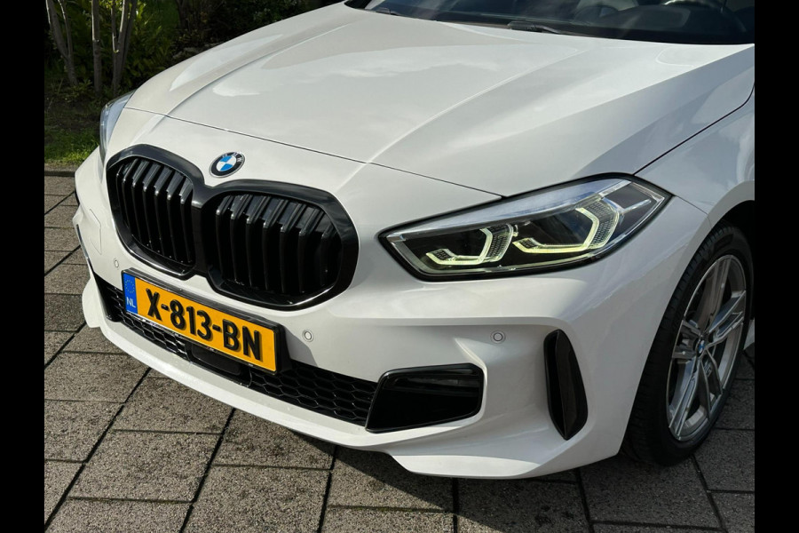 BMW 1-serie 118i High Executive l M-PAKKET l SFEERVERLICHTING
