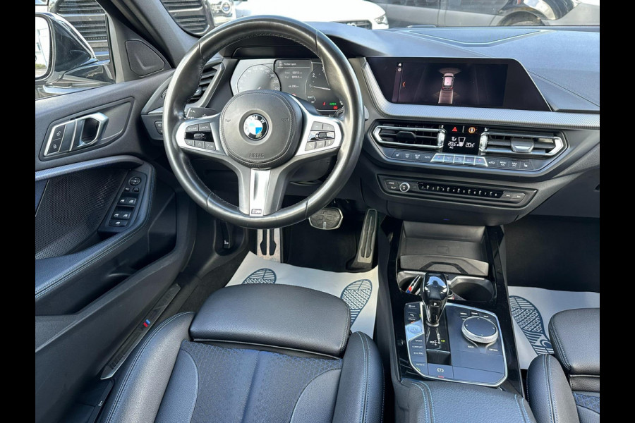BMW 1-serie 118i High Executive l M-PAKKET l SFEERVERLICHTING