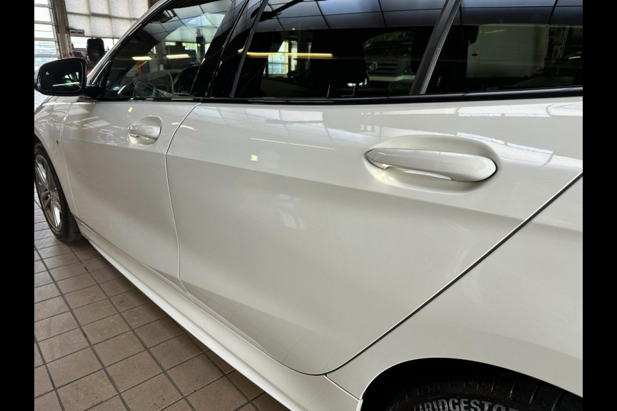 BMW 1-serie 118i High Executive l M-PAKKET l SFEERVERLICHTING