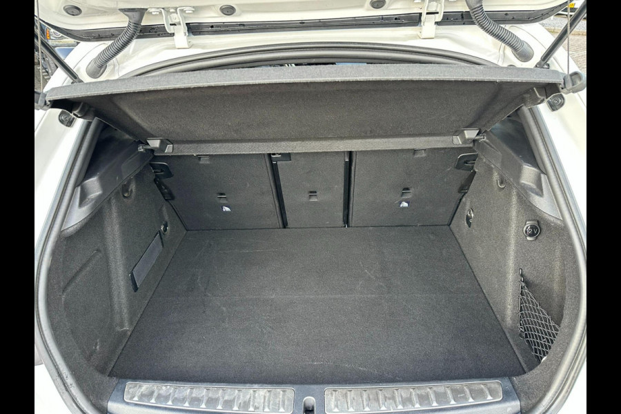 BMW 1-serie 118i High Executive l M-PAKKET l SFEERVERLICHTING