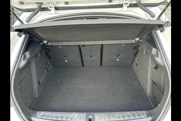BMW 1-serie 118i High Executive l M-PAKKET l SFEERVERLICHTING