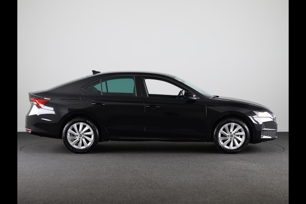 Škoda Octavia Business Edition 1.5 TSI M-HEV 115pk DSG | Private lease vanaf 731,-- | Parkeercamera | 17 inch Lichtmetalen velgen |  Verwarmbare voorstoelen | 13 inch display | Adaptieve Cruise Control