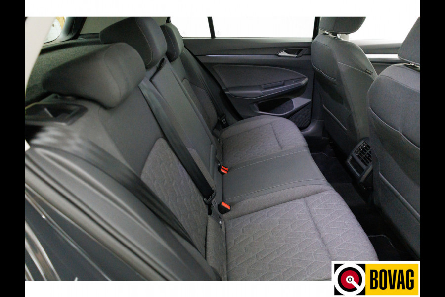 Volkswagen Golf 1.5 TSI Bus. Comf. Ed. 116 PK | Stoel & Stuurverw. | App. connect | Adap. Cruise | Extra getint glas v/a b-stijl | PDC V+ A | Draadloze tel. lader | All season banden