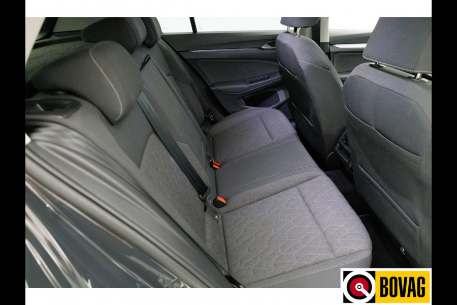 Volkswagen Golf 1.5 TSI Bus. Comf. Ed. 116 PK | Stoel & Stuurverw. | App. connect | Adap. Cruise | Extra getint glas v/a b-stijl | PDC V+ A | Draadloze tel. lader | All season banden