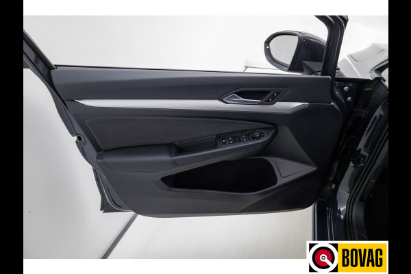Volkswagen Golf 1.5 TSI Bus. Comf. Ed. 116 PK | Stoel & Stuurverw. | App. connect | Adap. Cruise | Extra getint glas v/a b-stijl | PDC V+ A | Draadloze tel. lader | All season banden