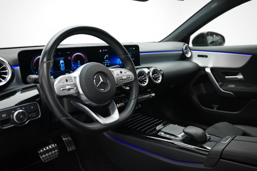 Mercedes-Benz A-Klasse 250 e AMG Line |Pano|Dodehoek|Draadloos Laden|