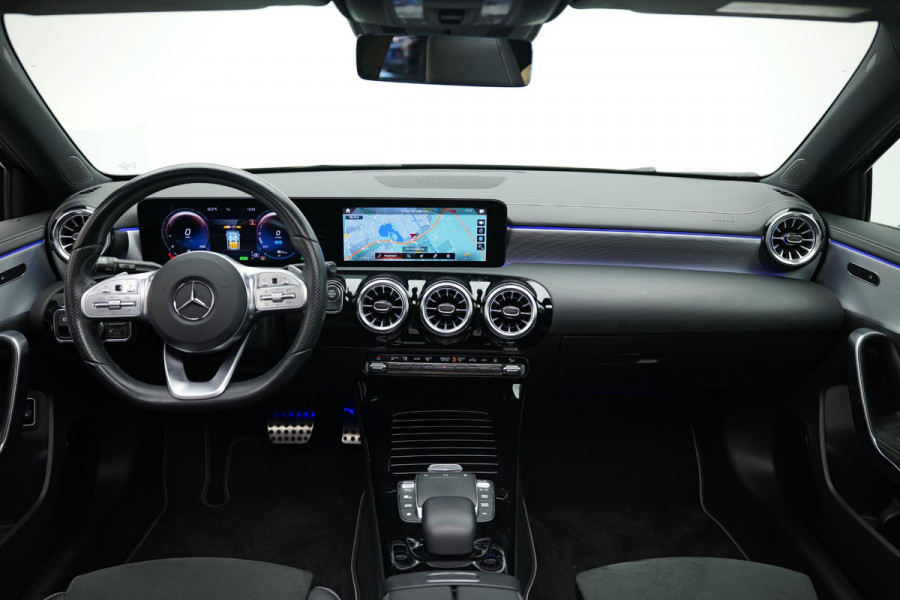Mercedes-Benz A-Klasse 250 e AMG Line |Pano|Dodehoek|Draadloos Laden|