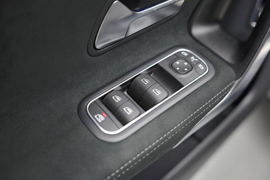 Mercedes-Benz A-Klasse 250 e AMG Line |Pano|Dodehoek|Draadloos Laden|