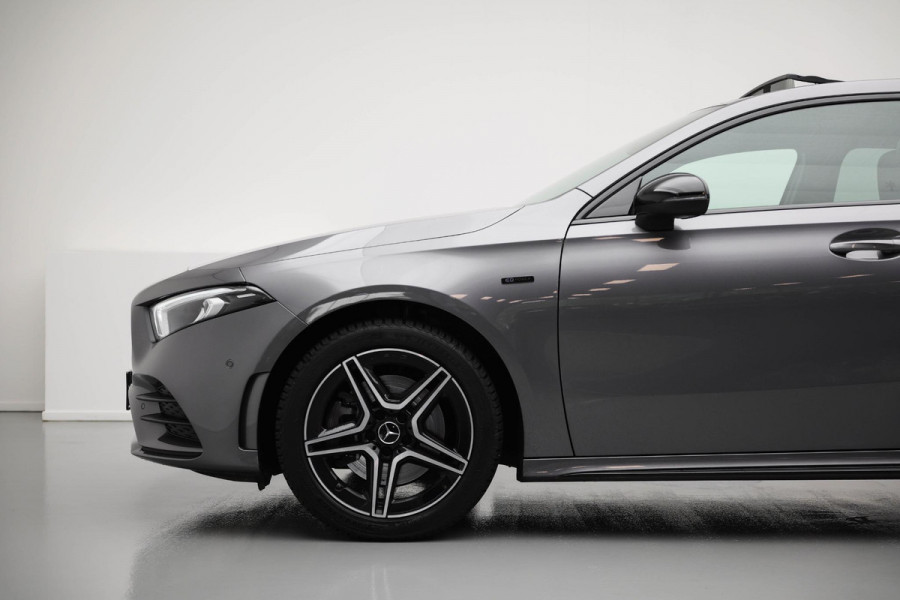 Mercedes-Benz A-Klasse 250 e AMG Line |Pano|Dodehoek|Draadloos Laden|