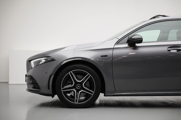 Mercedes-Benz A-Klasse 250 e AMG Line |Pano|Dodehoek|Draadloos Laden|