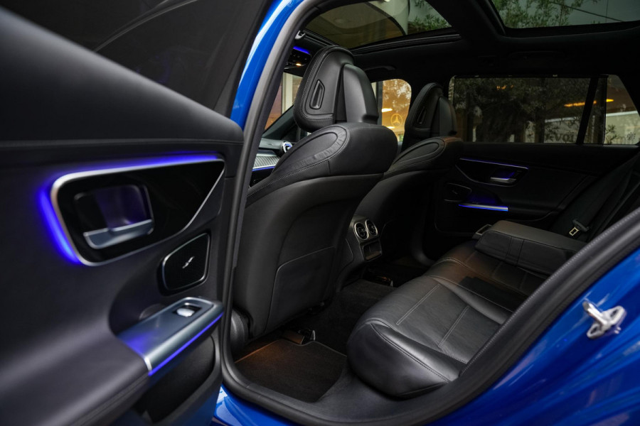 Mercedes-Benz C-Klasse 300 e AMG Line Panoramadak Full Ambient Adapt. Cruise Laser LED 360Cam 19''LM