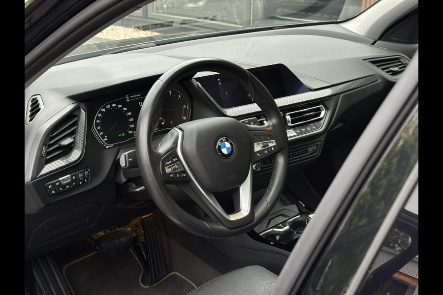 BMW 1-serie 118d M Pakket Panoramadak Cruise Leer Stoelverw. 19''LM