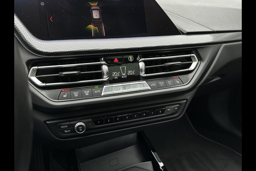 BMW 1-serie 118d M Pakket Panoramadak Cruise Leer Stoelverw. 19''LM