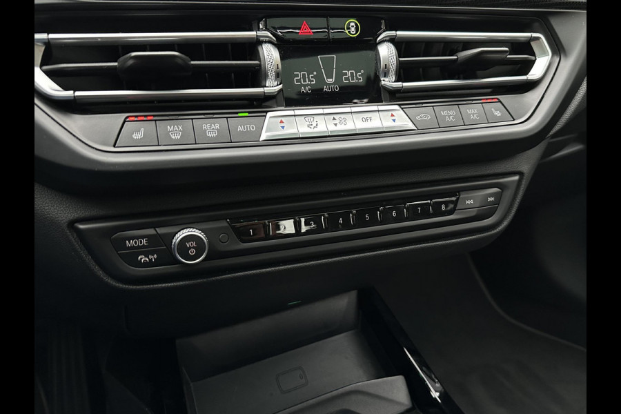BMW 1-serie 118d M Pakket Panoramadak Cruise Leer Stoelverw. 19''LM
