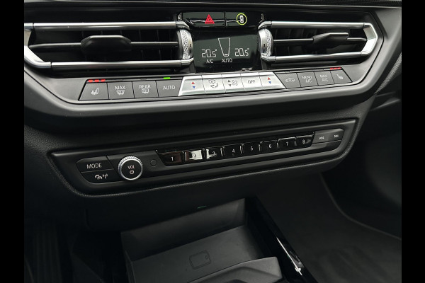 BMW 1-serie 118d M Pakket Panoramadak Cruise Leer Stoelverw. 19''LM