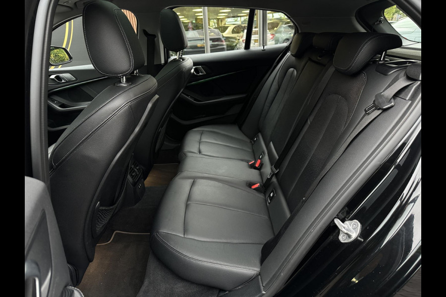 BMW 1-serie 118d M Pakket Panoramadak Cruise Leer Stoelverw. 19''LM