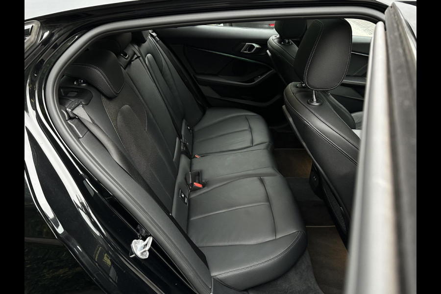 BMW 1-serie 118d M Pakket Panoramadak Cruise Leer Stoelverw. 19''LM