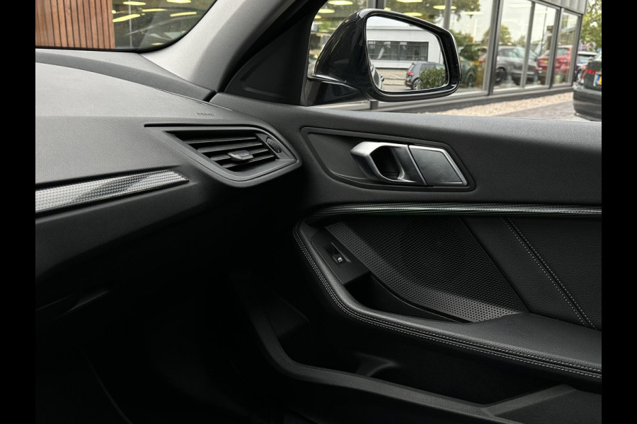 BMW 1-serie 118d M Pakket Panoramadak Cruise Leer Stoelverw. 19''LM