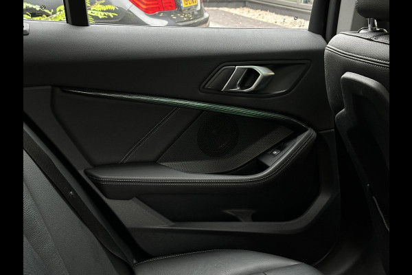 BMW 1-serie 118d M Pakket Panoramadak Cruise Leer Stoelverw. 19''LM