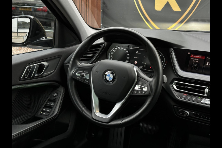 BMW 1-serie 118d M Pakket Panoramadak Cruise Leer Stoelverw. 19''LM