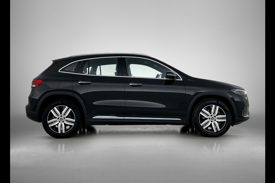 Mercedes-Benz EQA 250 Luxury Line 67 kWh Lichtmetalen velgen | Navigatie | Wide screen | Keyles Go | parking support met camera achter | Inclusief 48 maanden MB Certified garantie voor Europa.