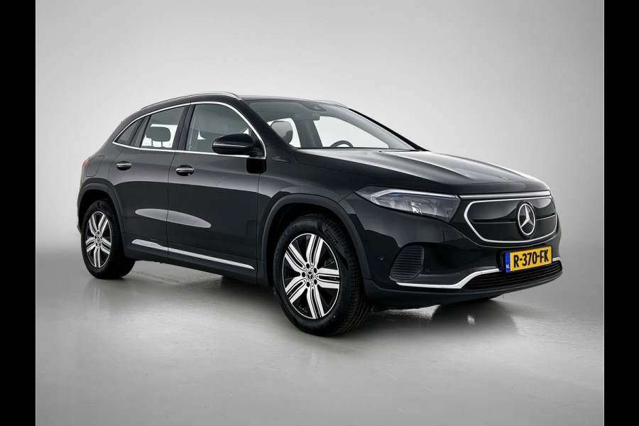 Mercedes-Benz EQA 250 Luxury Line 67 kWh Lichtmetalen velgen | Navigatie | Wide screen | Keyles Go | parking support met camera achter | Inclusief 48 maanden MB Certified garantie voor Europa.