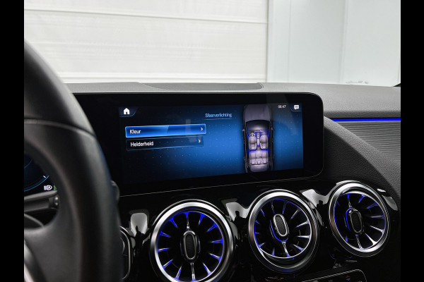 Mercedes-Benz EQA 250 Luxury Line 67 kWh Lichtmetalen velgen | Navigatie | Wide screen | Keyles Go | parking support met camera achter | Inclusief 48 maanden MB Certified garantie voor Europa.