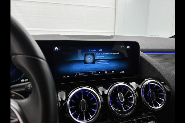Mercedes-Benz EQA 250 Luxury Line 67 kWh Lichtmetalen velgen | Navigatie | Wide screen | Keyles Go | parking support met camera achter | Inclusief 48 maanden MB Certified garantie voor Europa.