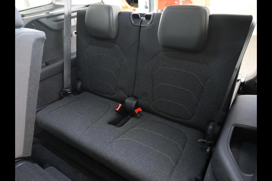 Škoda Kodiaq 1.5 TSI MHEV Business Edition 7p. 150 PK DSG | Verlengde garantie | Panorama dak | 7 PERSOONS | Trekhaak | LED Matrix koplampen |