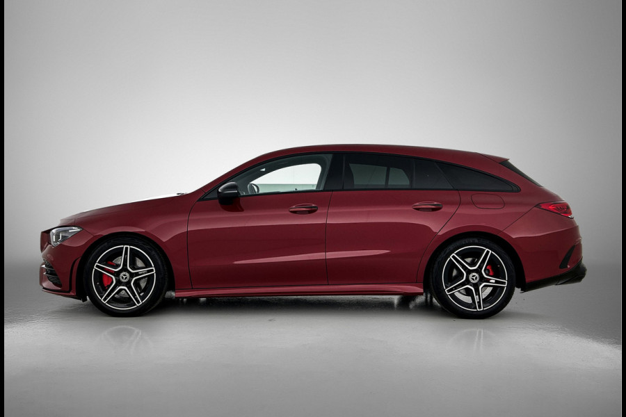Mercedes-Benz CLA-Klasse Shooting Brake 200 AMG Line 5 spaaks lichtmetalen velgen | Navigatie | MBUX wide screen | Parking support met camera | speciale uitlaten achter Inclusief 24 maanden MB Certified garantie voor Europa.