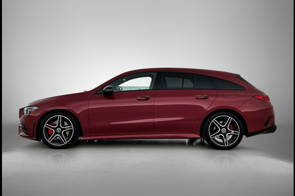 Mercedes-Benz CLA-Klasse Shooting Brake 200 AMG Line 5 spaaks lichtmetalen velgen | Navigatie | MBUX wide screen | Parking support met camera | speciale uitlaten achter Inclusief 24 maanden MB Certified garantie voor Europa.