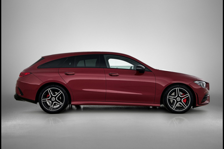 Mercedes-Benz CLA-Klasse Shooting Brake 200 AMG Line 5 spaaks lichtmetalen velgen | Navigatie | MBUX wide screen | Parking support met camera | speciale uitlaten achter Inclusief 24 maanden MB Certified garantie voor Europa.