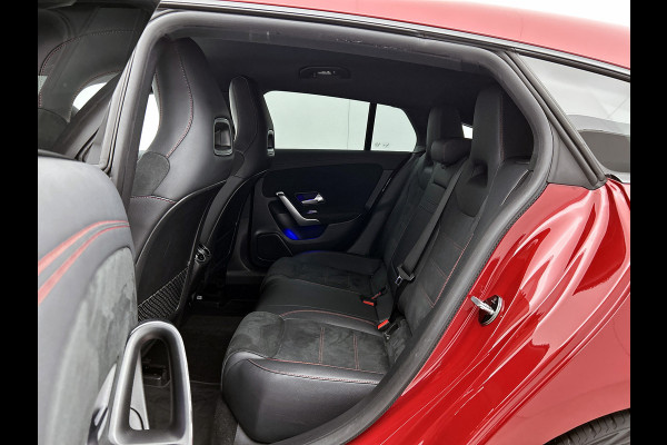 Mercedes-Benz CLA-Klasse Shooting Brake 200 AMG Line 5 spaaks lichtmetalen velgen | Navigatie | MBUX wide screen | Parking support met camera | speciale uitlaten achter Inclusief 24 maanden MB Certified garantie voor Europa.