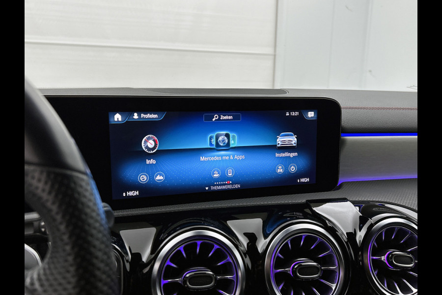Mercedes-Benz CLA-Klasse Shooting Brake 200 AMG Line 5 spaaks lichtmetalen velgen | Navigatie | MBUX wide screen | Parking support met camera | speciale uitlaten achter Inclusief 24 maanden MB Certified garantie voor Europa.