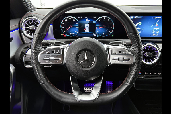 Mercedes-Benz CLA-Klasse Shooting Brake 200 AMG Line 5 spaaks lichtmetalen velgen | Navigatie | MBUX wide screen | Parking support met camera | speciale uitlaten achter Inclusief 24 maanden MB Certified garantie voor Europa.