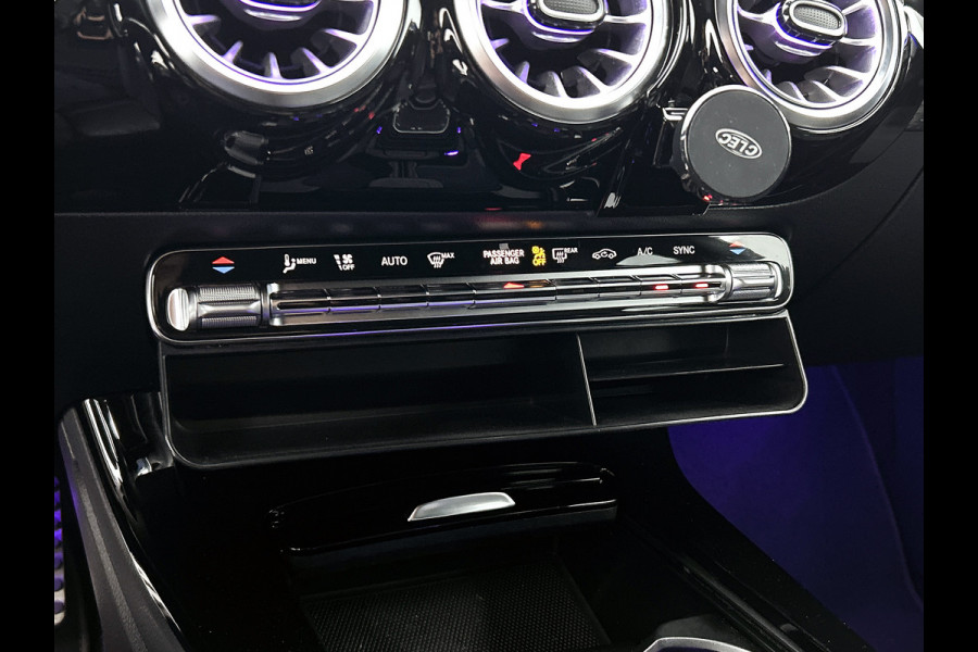 Mercedes-Benz CLA-Klasse Shooting Brake 200 AMG Line 5 spaaks lichtmetalen velgen | Navigatie | MBUX wide screen | Parking support met camera | speciale uitlaten achter Inclusief 24 maanden MB Certified garantie voor Europa.