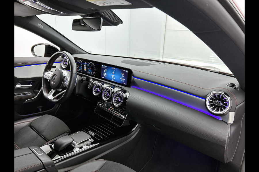 Mercedes-Benz CLA-Klasse Shooting Brake 200 AMG Line 5 spaaks lichtmetalen velgen | Navigatie | MBUX wide screen | Parking support met camera | speciale uitlaten achter Inclusief 24 maanden MB Certified garantie voor Europa.