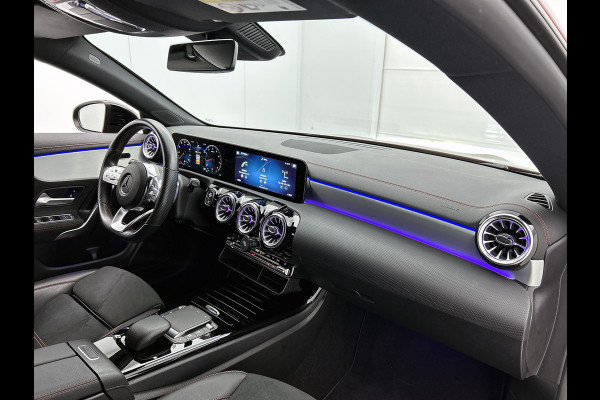 Mercedes-Benz CLA-Klasse Shooting Brake 200 AMG Line 5 spaaks lichtmetalen velgen | Navigatie | MBUX wide screen | Parking support met camera | speciale uitlaten achter Inclusief 24 maanden MB Certified garantie voor Europa.