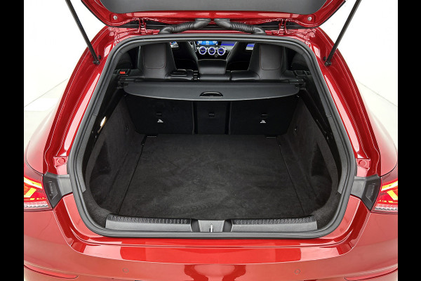 Mercedes-Benz CLA-Klasse Shooting Brake 200 AMG Line 5 spaaks lichtmetalen velgen | Navigatie | MBUX wide screen | Parking support met camera | speciale uitlaten achter Inclusief 24 maanden MB Certified garantie voor Europa.